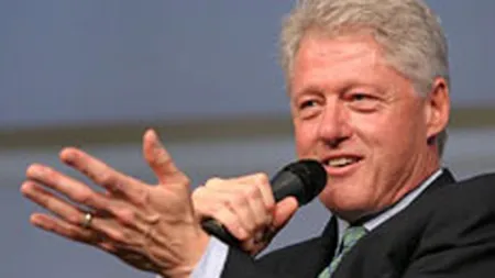 Bill Clinton organizeaza un concurs pentru a achita datoria sotiei sale din campania electorala