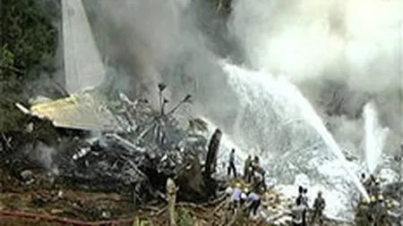 160 de morti, in urma prabusirii unui avion de pasageri in sudul Indiei