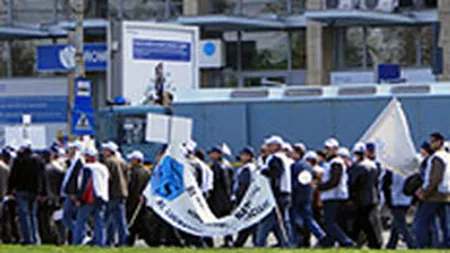 Romanii nu vor putea plati luni taxe si impozite, 100.000 de functionari publici vor fi in greva