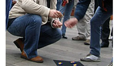 Imposibilele optiuni ale lui Emil Boc: Cresterea taxelor, taierea cheltuielilor sau traiul pe datorie