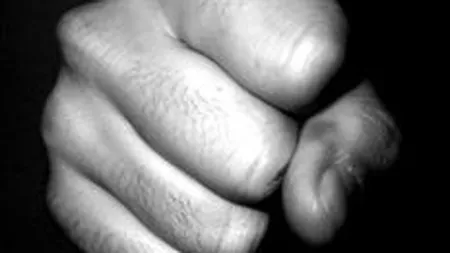 Jaf cu pumnul la o casa de schimb valutar din Capitala