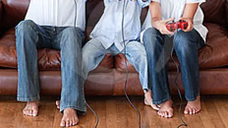 Vremuri de stat in casa si butonat la jocuri video