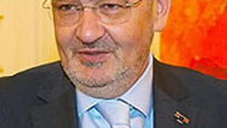 Cezar Preda: Boc trebuia sa-l dea afara imediat pe Vladescu, dar nu este in stare, ii e frica