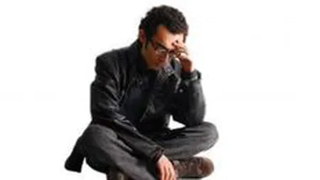 10 semne ca lucrezi intr-un colectiv dominat de frica