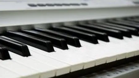 Un pian la care au cantat Beatles si Pink Floyd se vinde cu 225.000 de dolari