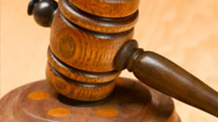 Bancile lasa la pret, dar degeaba. Vezi de ce se prafuiesc pe \rafturile\ lor casele executate silit