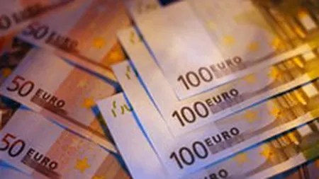 Cursul a coborat spre 4,2350 lei/euro dupa primele tranzactii. Dealerii nu exclud interventia BNR