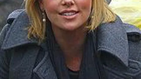 Charlize Theron si Orlando Bloom, noii \ambasadori\ ai unui brand vestimentar japonez