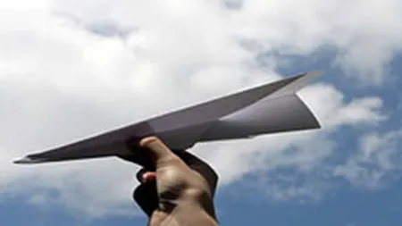 Cum s-au nascut turbulentele din piata transportului aerian: \Operatorii se confrunta si cu greseli de management, nu doar cu criza\