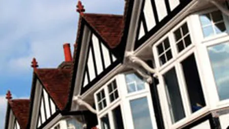 Pretul caselor din Marea Britanie a scazut pentru a treia luna consecutiv in septembrie