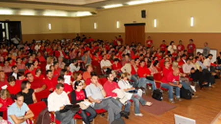 Cum a fost la intalnirea clientilor nemultumiti ai Volksbank: S-a mobilizat clasa de mijloc (vezi FOTO)