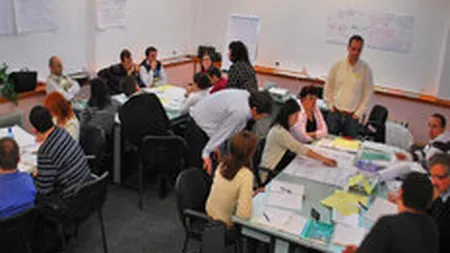 Ce mai cauta managerii cu experienta pe \bancile scolii\