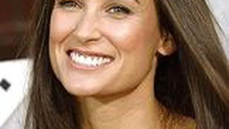 Actrita Demi Moore isi scoate la licitatie 2 tablouri din colectia personala