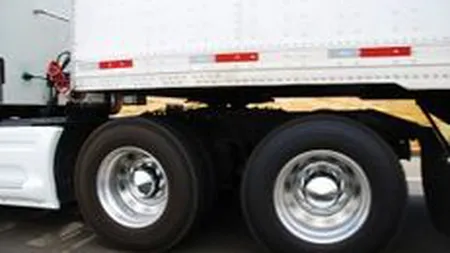 Accident la un mall din Suceava: Doua femei ranite dupa ce mai multe cutii au cazut peste ele