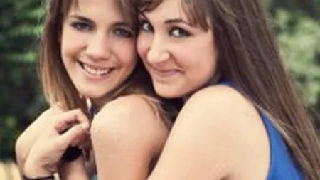 Facebook incearca sa spuna povestea a cate doi prieteni si lanseaza o pagina speciala