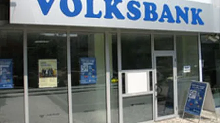 Clientii Volksbank au cerut in instanta suspendarea platii ratelor. Banca poate \rata\ incasari de 300.000 de euro lunar