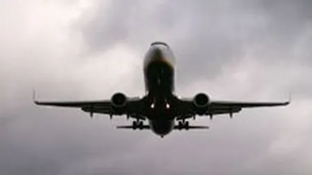 Traficul aerian pe \Henri Coanda\ si Baneasa a fost reluat. Unele curse sunt anulate, altele pleaca intarziat