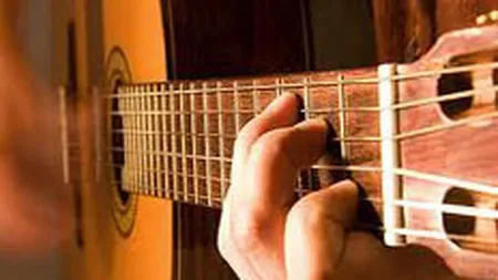 Incepe goana dupa cadouri si festivalul folk-ului: Weekend liber la targuri de Craciun si \oameni buni\ la Sala Palatului