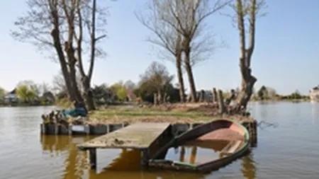 O barja incarcata cu ingrasaminte s-a scufundat in Dunare