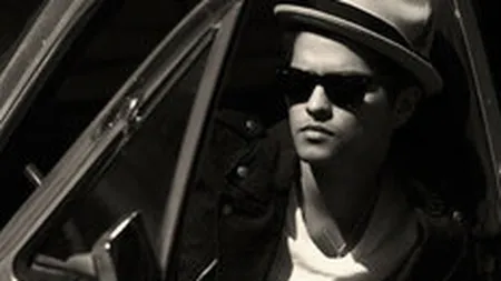 Presa internationala: Warner Music, scoasa la vanzare