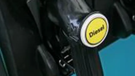 Preturile carburantilor au inceput sa scada cu 3-4 bani pe litru, dupa eliminarea taxei de 1 cent