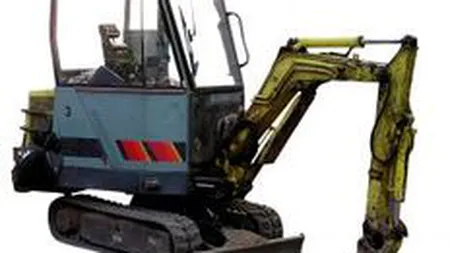 16 persoane, acuzate ca au furat 30 de utilaje de constructii din UE