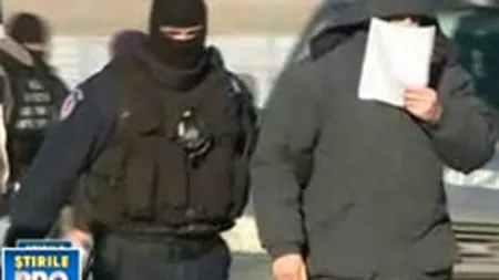 140 de vamesi si politisti audiati, 45 retinuti. Basescu vrea sa se ajunga la regina