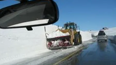 Zapada ingreuneaza circulatia rutiera pe mai multe drumuri din tara si pe cele doua autostrazi