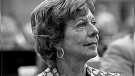 Comisarul european Neelie Kroes isi doreste femei in fruntea Apple, Google sau Facebook