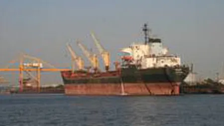 Porturile Constanta Nord si Constanta Sud, inchise de peste 24 de ore din cauza cetii