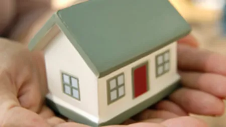 Primul targ imobiliar din 2011: Expozanti inarmati cu apartamente mobilate, iepurasi si terenuri in rate