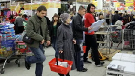 Unul din doi romani se declara serios afectat de criza economica