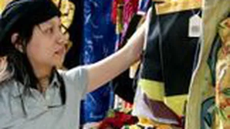 Criza i-a facut pe romani mai prudenti. Peste 65% compara preturile inainte de o achizitie