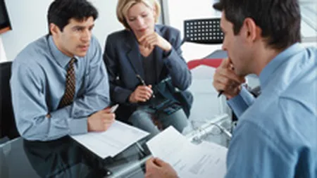 Companiile care vaneaza angajati ofera salarii cu pana la 30% mai mari