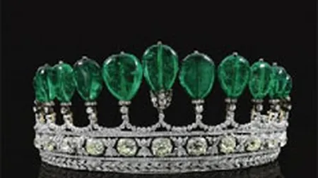 Tiara cu smaralde si diamante, vanduta cu 12,7 mil. $