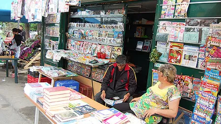 Presa gratuita trage sa moara, desi are succes la cititori