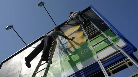 Murdoch si-a vandut afacerile de publicitate outdoor din Romania si Rusia