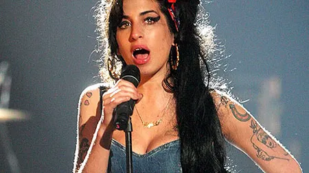 Microsoft isi cere scuze pentru tweet-ul prin care a incercat sa profite de moartea cantaretei Amy Winehouse