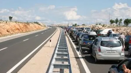 Litoralul, luat cu asalt: Cozi de 5-6 km la iesirea de pe Autostrada Soarelui