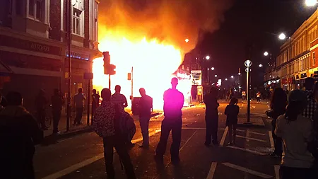 Ce pierderi produc violentele din Marea Britanie business-urilor locale