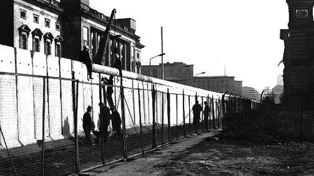 Nemtii refac Zidul Berlinului, pentru turisti