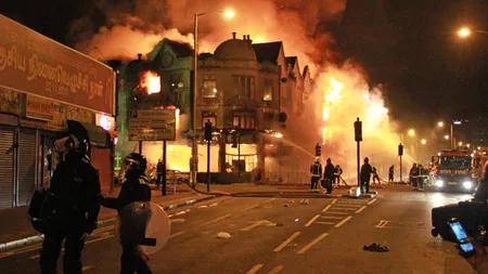 Cum vor afecta violentele din Londra organizarea Jocurilor Olimpice din 2012