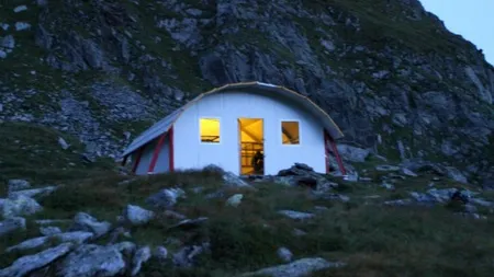 Curent electric la refugiile de creasta din masivul Fagaras, proiect pilot de 6.000 de dolari