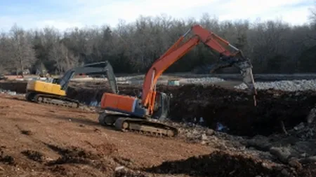 Firma de constructii a conservatorului brasovean Ion Dinita vrea 800.000 lei de la BCR