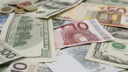 Primele efecte ale reducerii rating-ului Italiei: Euro scade,  randamentele obligatiunilor cresc