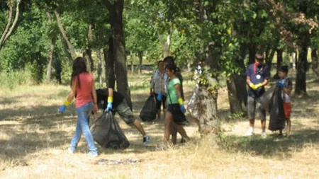 Peste 250.000 de romani au participat la Ziua de Curatenie Nationala. Vezi judetele cu cei mai multi voluntari