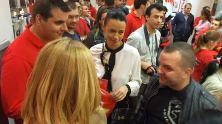 iPhone 4S, lansat in Romania cu vedete si inghesuiala (Galerie foto)