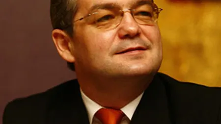 Emil Boc, misiune imposibila. Majorarea salariilor si pensiilor este ilegala