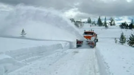 Zapada inchide drumurile din 7 judete. Vezi situatia traficului