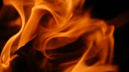 Incendiu de amploare la un depozit al fabricii Turbomecanica din Bucuresti